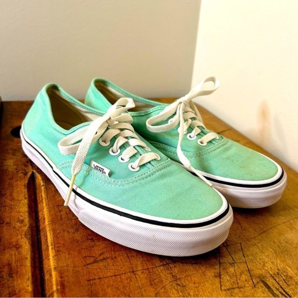Vans Mint Green Low Top Shoes Lace Up Sneakers Men’s 6.5 Women’s 8 some stains